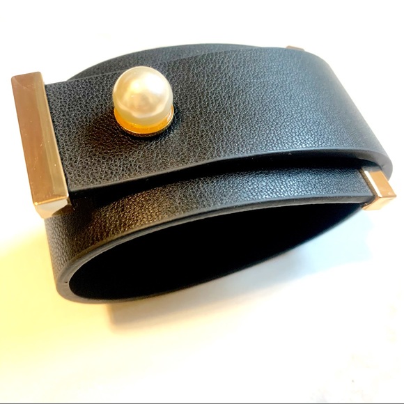 Chic Black Bracelet - Picture 3 of 8